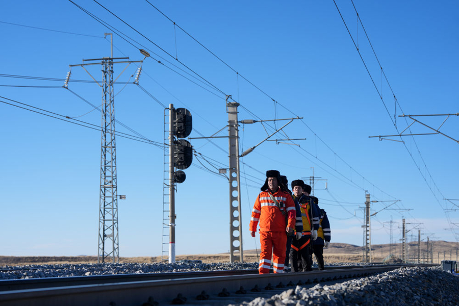 青海湖畔“燈光師”