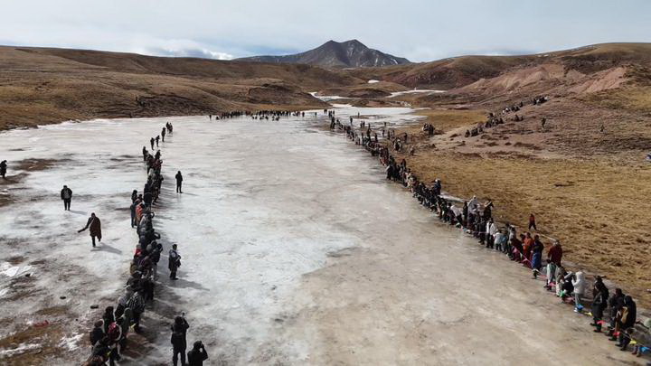 雪域高原迎新春 “牛嘎”冰雪運(yùn)動(dòng)精彩上演