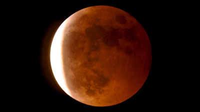 共賞&ldquo;紅月亮&rdquo;！青海多地昨夜上演月全食